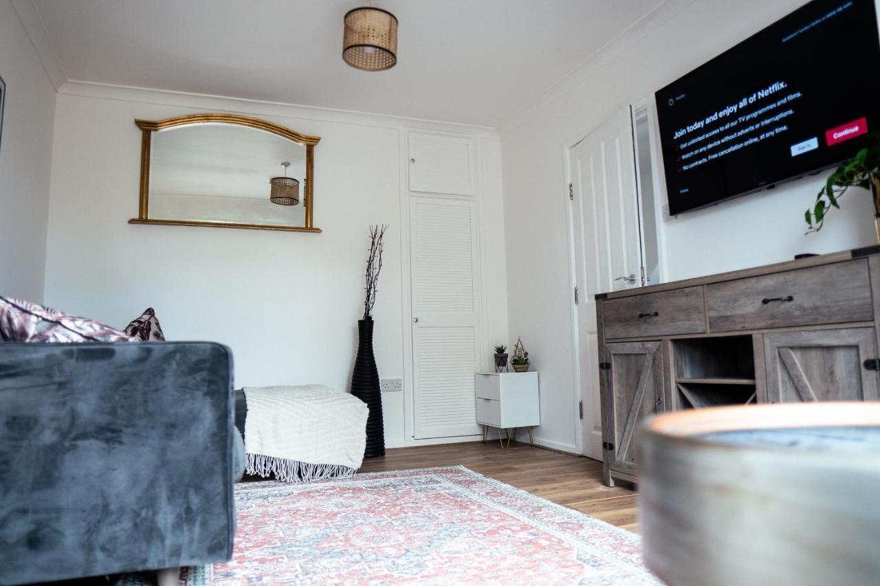 Large 4 Bedroomproperty Driveway And 3 Bathrooms Burton Latimer Exteriér fotografie